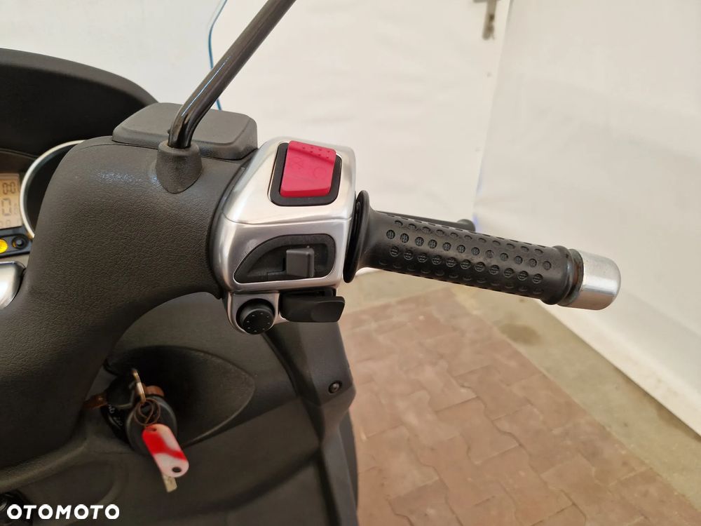 Piaggio MP-3 - 35