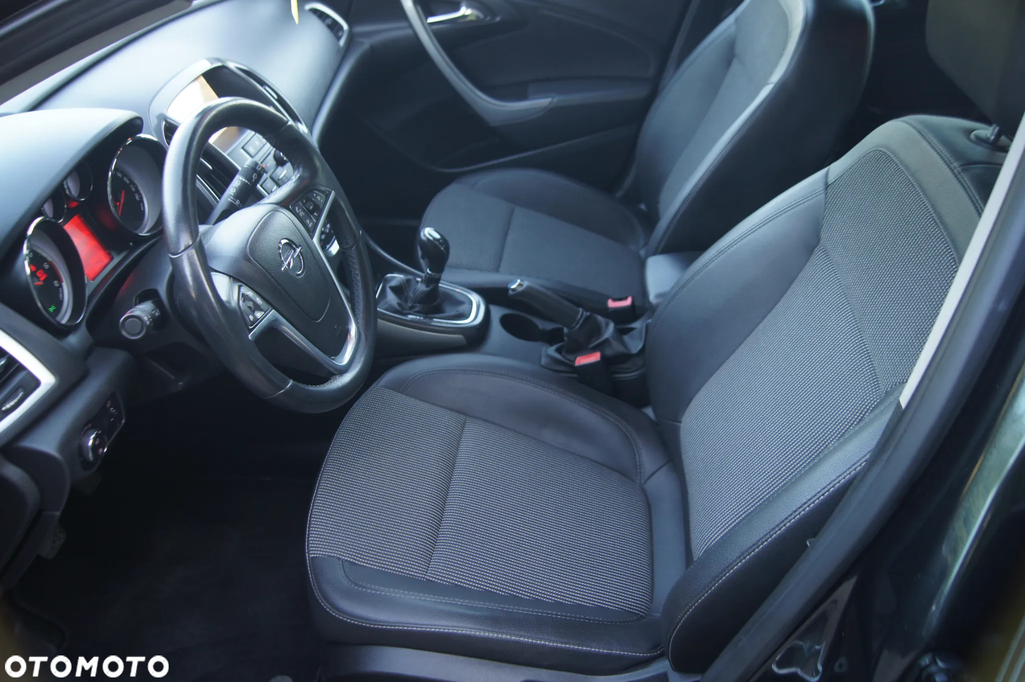 Opel Astra 1.7 CDTI DPF Cosmo - 14