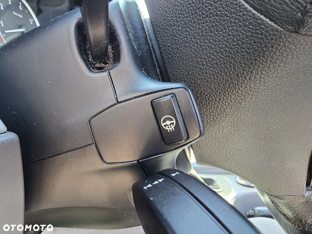 BMW Seria 5 523i - 38