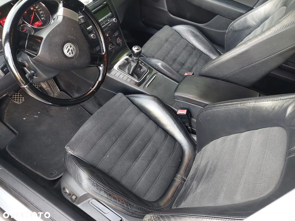 Volkswagen Passat 1.9 TDI Highline - 10