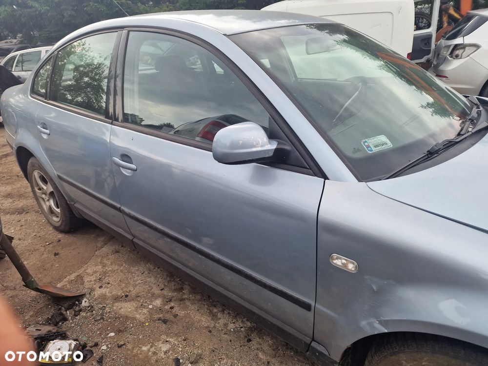 VW Passat b5 sedan lift 2.0 8v AZM lakier LA5W na części - 7