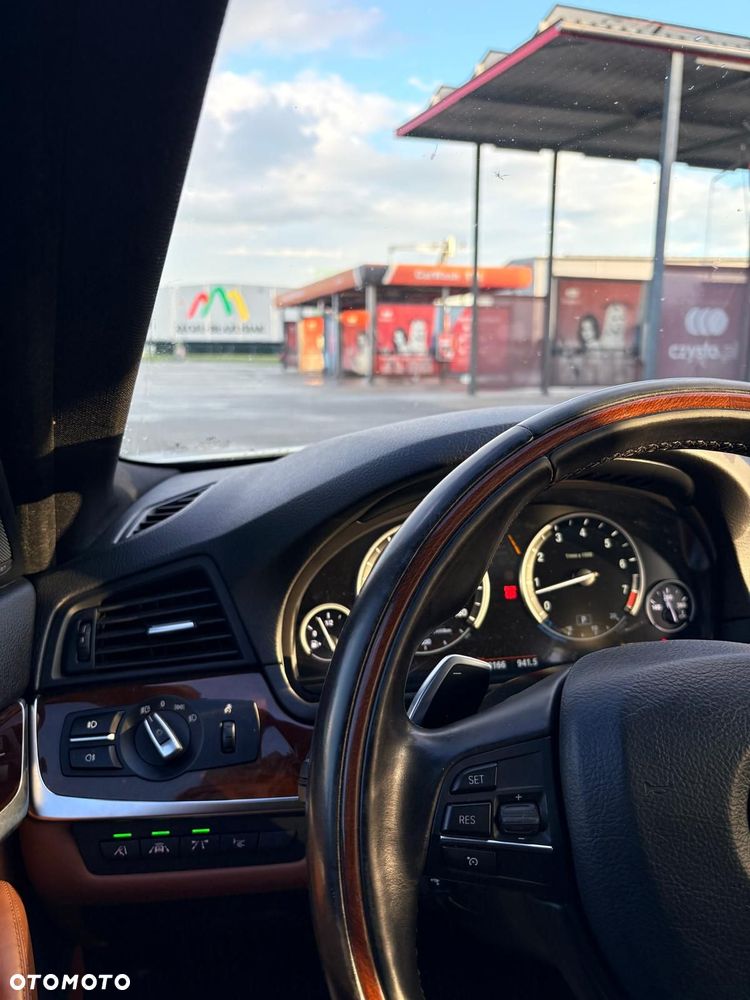 BMW Seria 5 535i xDrive Sport-Aut Luxury Line - 16