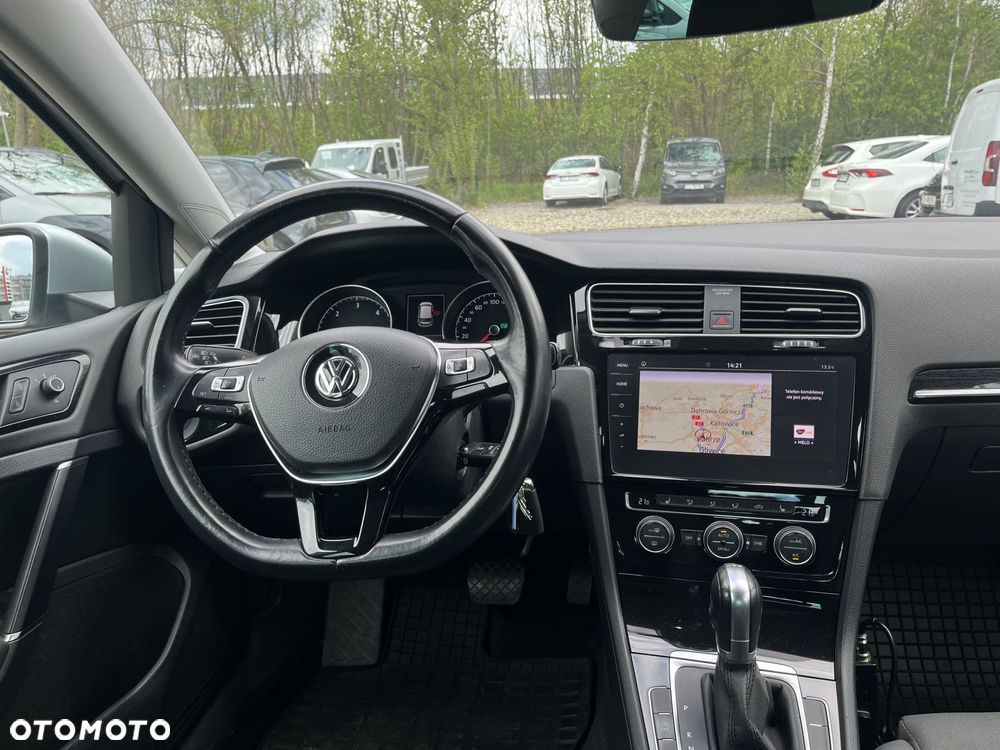 Volkswagen Golf - 6