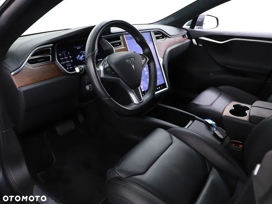 Tesla Model S - 9