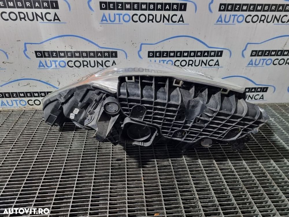 Far Dreapta Ford Kuga II Facelift 2016 - 2019 SUV 4 Usi (1387) Fara xenon - 4