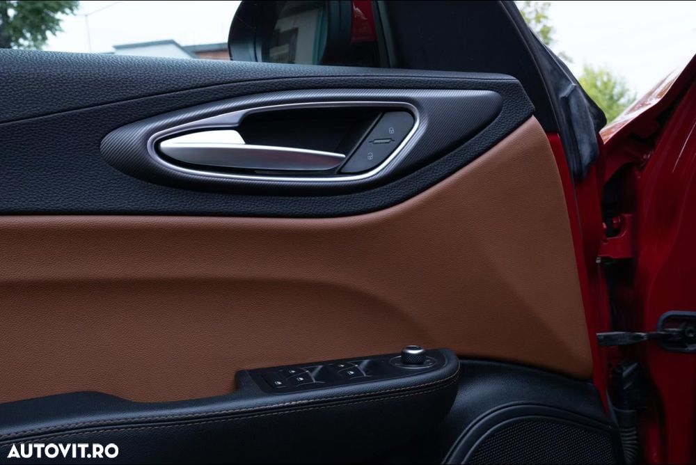 Alfa Romeo Giulia 2.0 Turbo 16V AT8 Veloce - 15