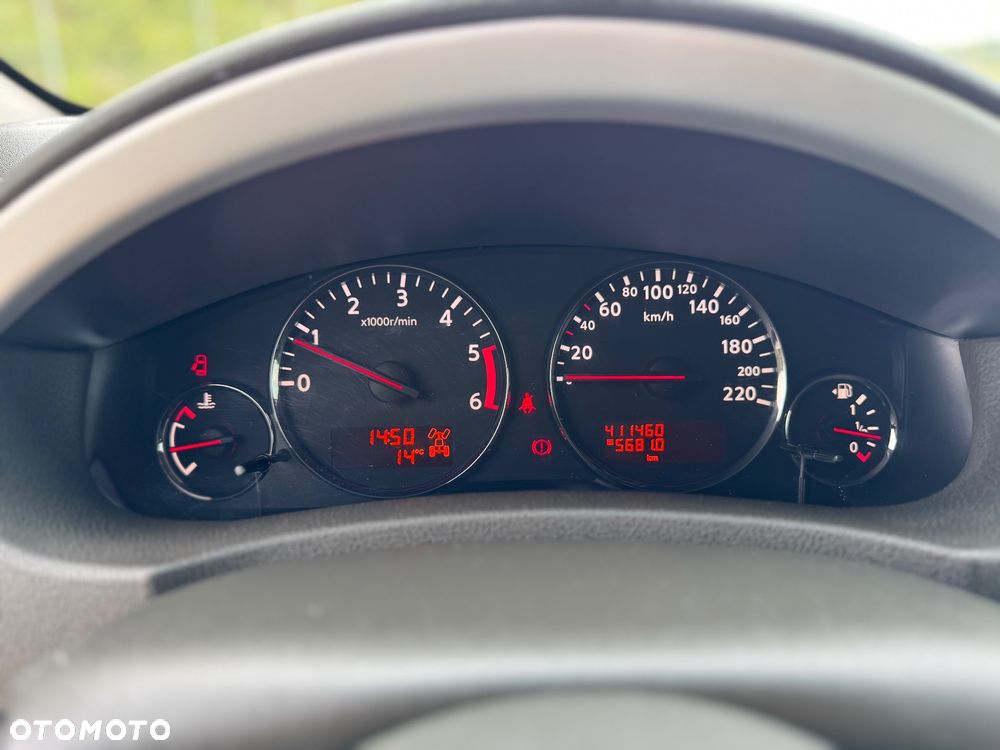 Nissan Pathfinder 2.5 D SE - 15