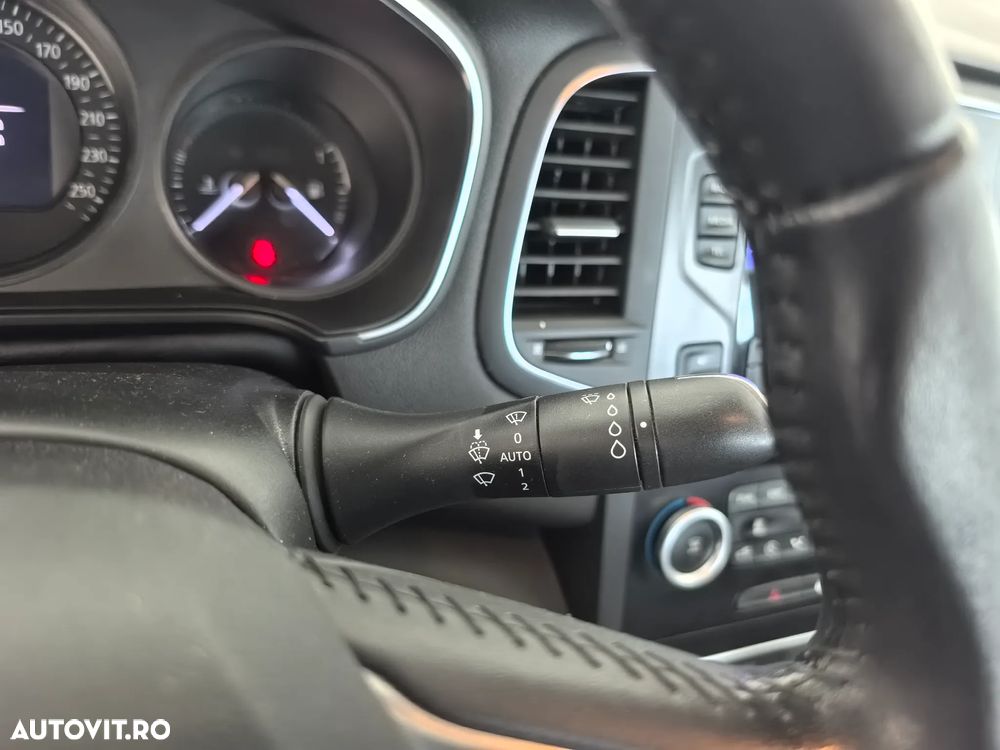 Renault Megane TCe 140 GPF Life - 17