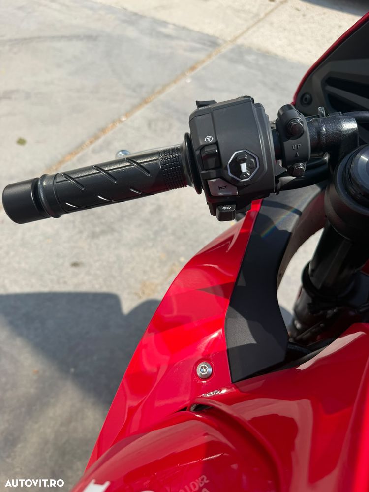 Honda CBR 650R - 13