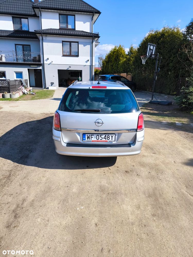 Opel Astra 1.9 CDTI - 11