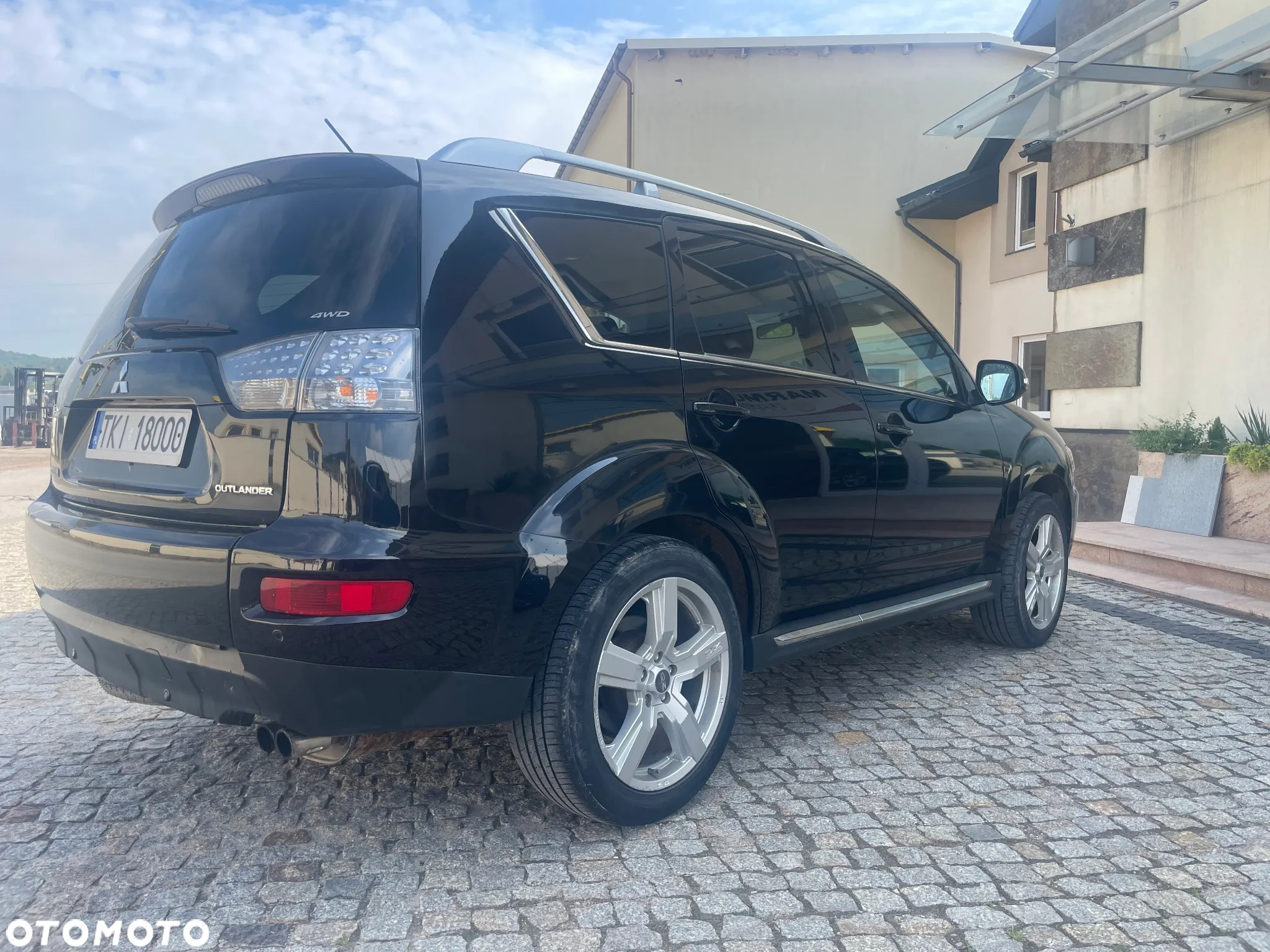Mitsubishi Outlander 2.0 DID Instyle NAVI - 4
