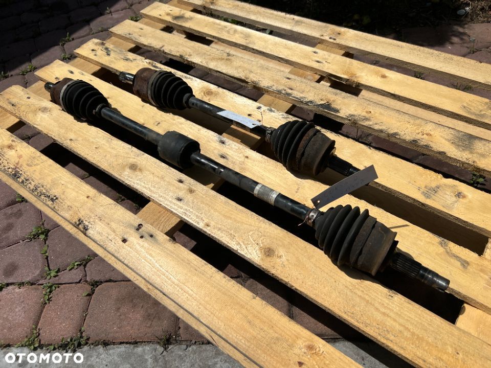 PÓŁOŚ PRAWA OPEL CORSA D 1.4 - 1