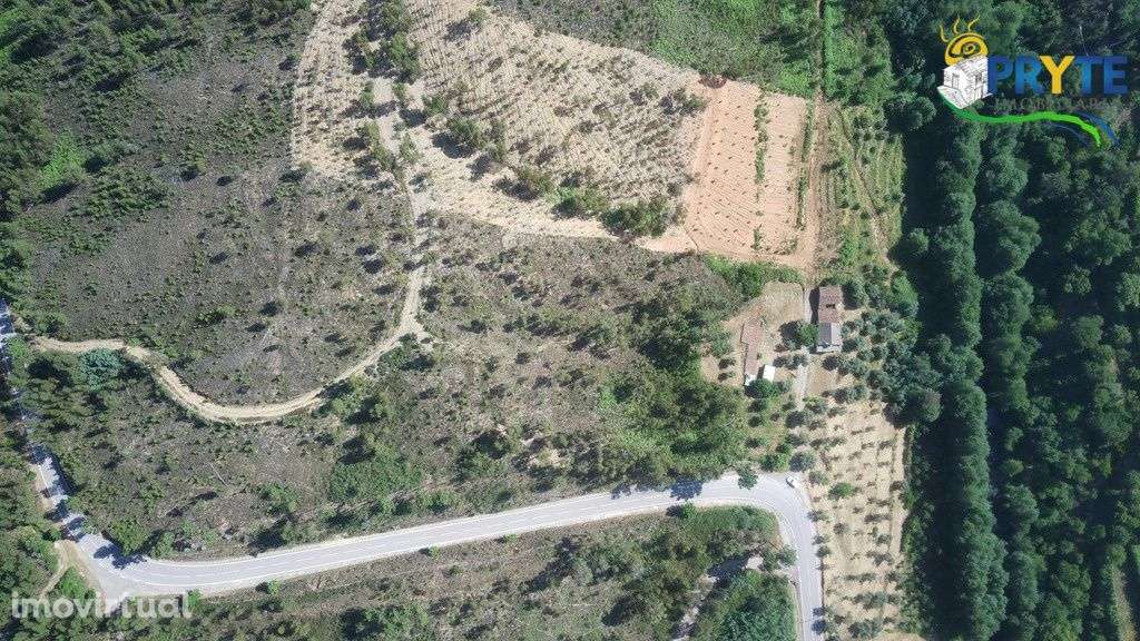 Pequena quinta a confinar com a Ribeira situada perto de Oleiros - Grande imagem: 3/58