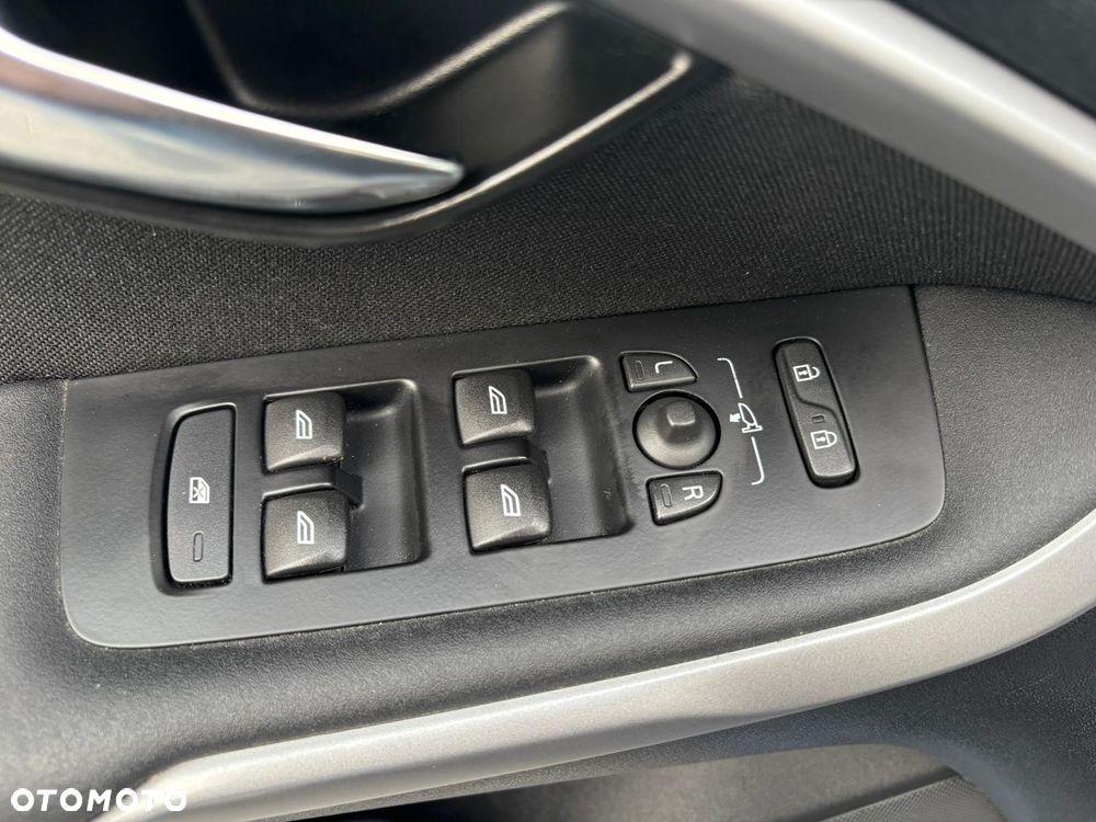 Volvo V40 D3 Geartronic RDesign - 29