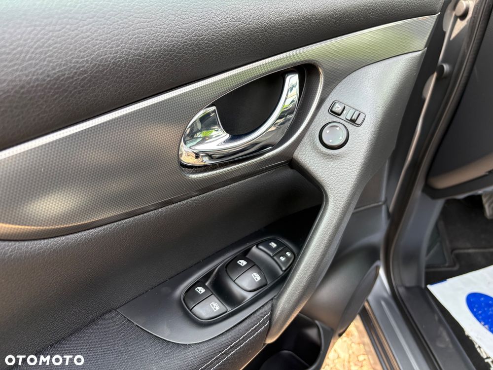 Nissan Qashqai 1.5 dCi Tekna EU6 - 14