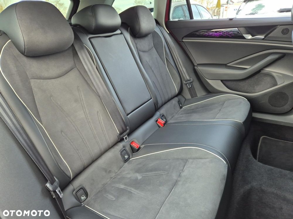 Volkswagen Passat Variant 2.0 TDI EVO Elegance DSG - 18