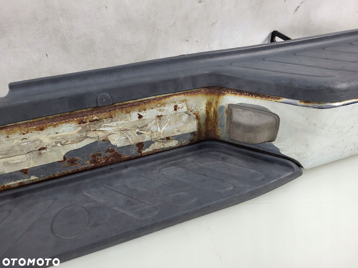 zderzak tył tylny chromowany NISSAN NAVARA D40 - 7