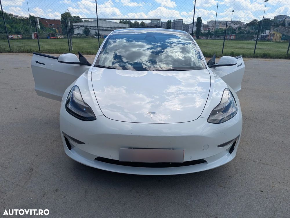 Tesla Model 3 - 3