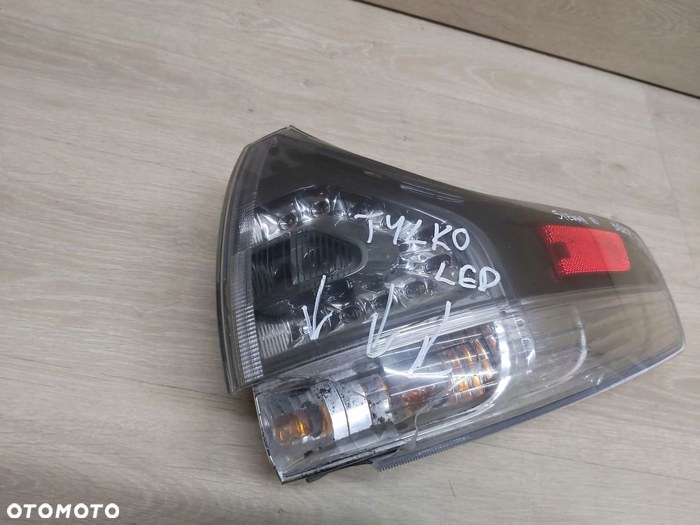 TOYOTA Sienna Sport 11- 20 r lampa prawy tył LED - 3