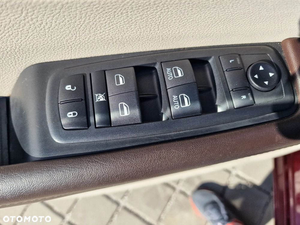 Chrysler Pacifica - 16