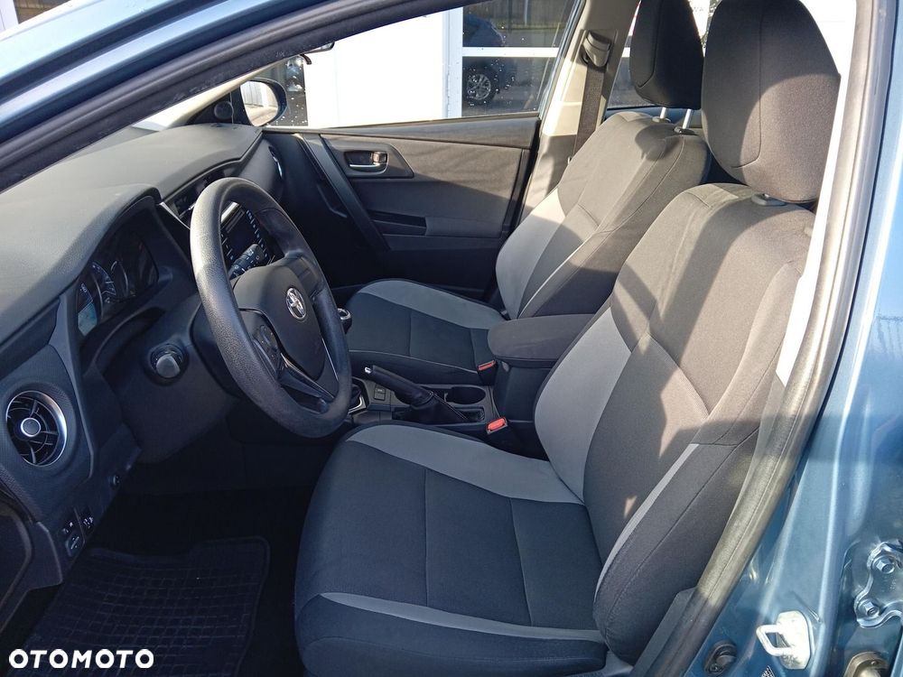 Toyota Auris - 14