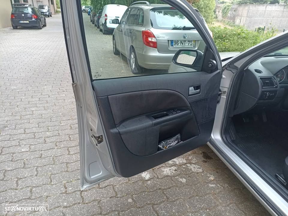 Ford Mondeo 1.8 Ghia - 4
