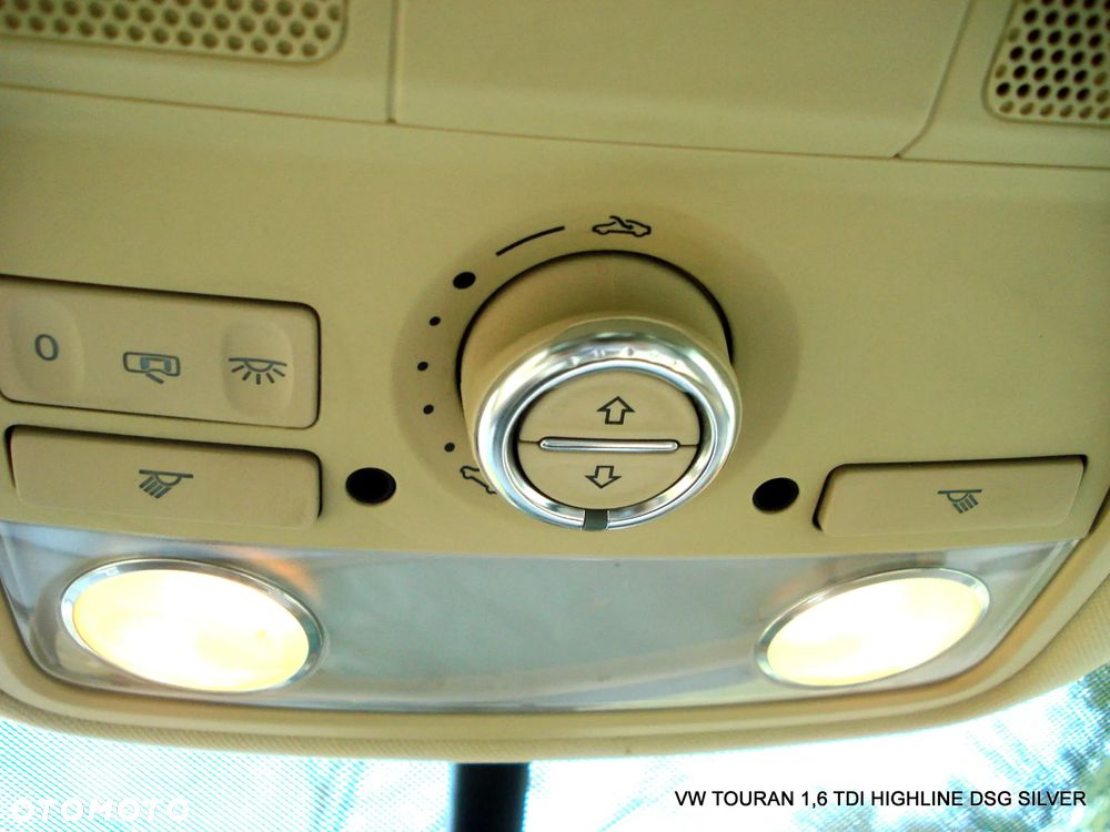 Volkswagen Touran 1.6 TDI DPF BlueMotion Technology DSG Highline - 15