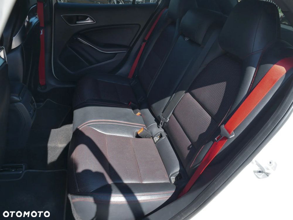 Mercedes-Benz GLA 45 AMG 4-Matic Edition 1 - 24