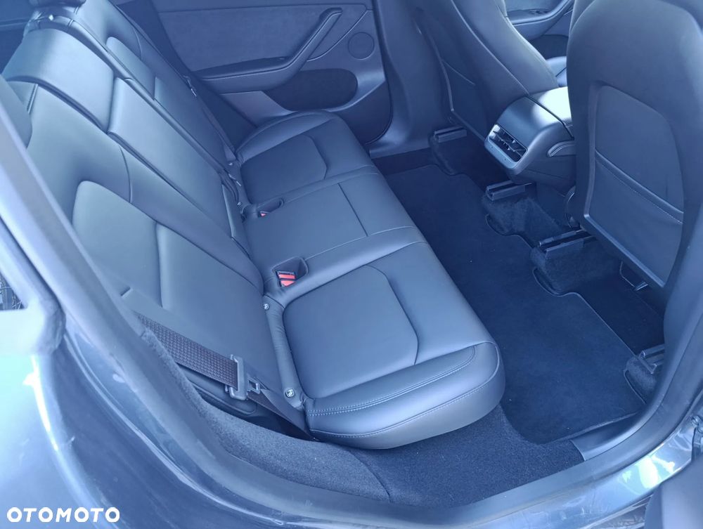 Tesla Model Y - 9