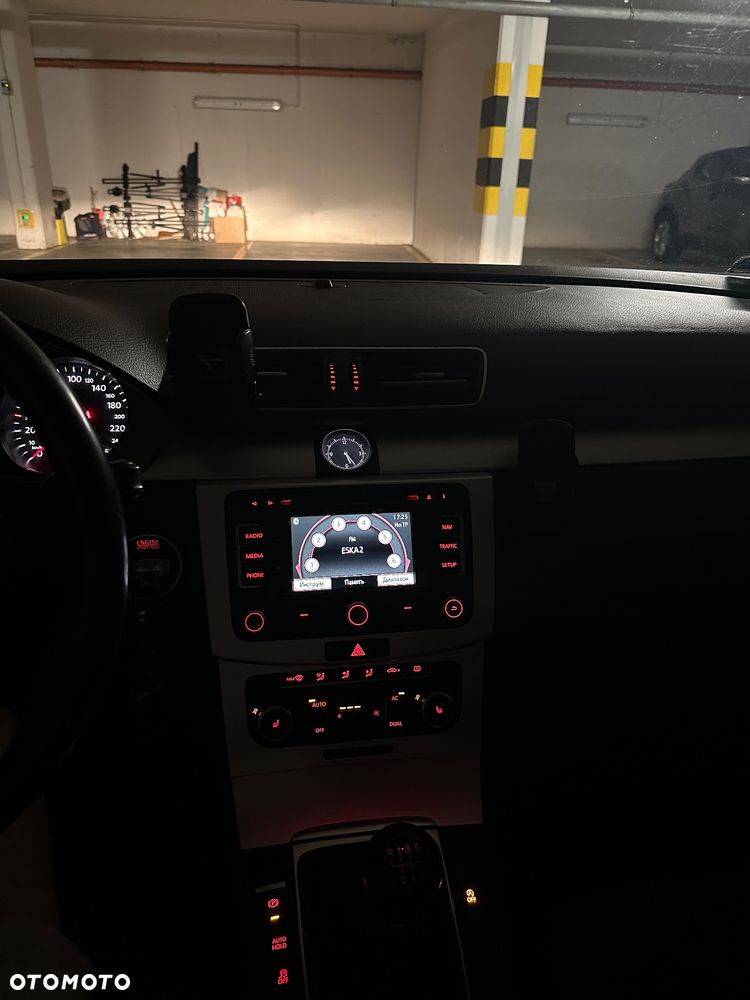 Volkswagen Passat 1.6 TDI DPF BlueMot Comfortline - 33