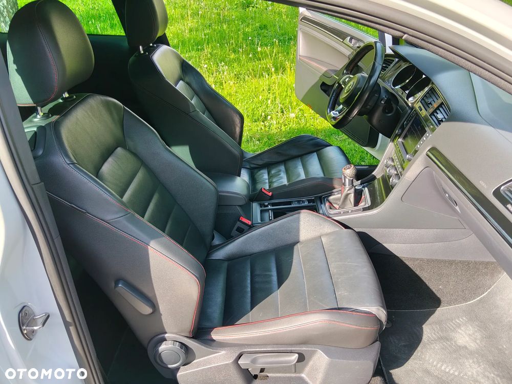 Volkswagen Golf - 19