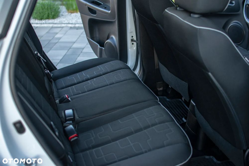 Kia Venga - 35