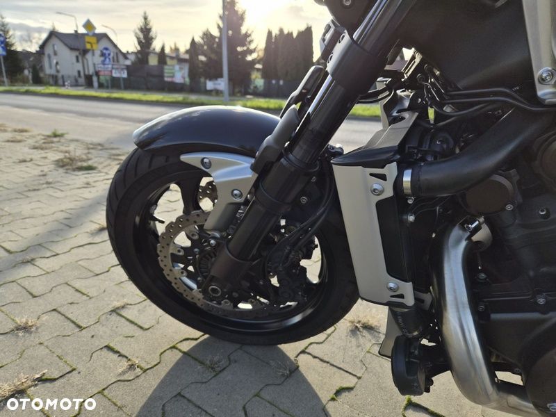 Yamaha V-MAX - 25