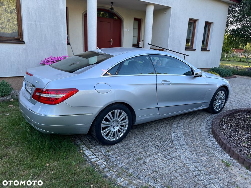 Mercedes-Benz Klasa E 200 CGI Coupe BlueEFFICIENCY Automatik Avantgarde - 2