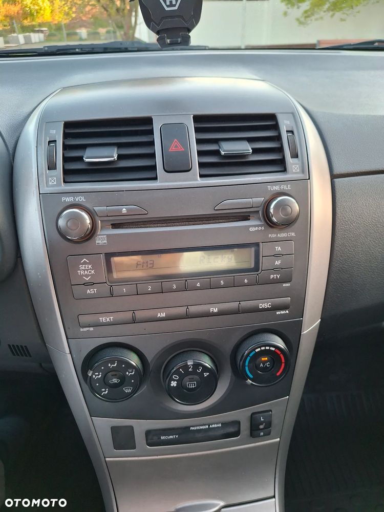 Toyota Corolla 1.6 Luna - 25