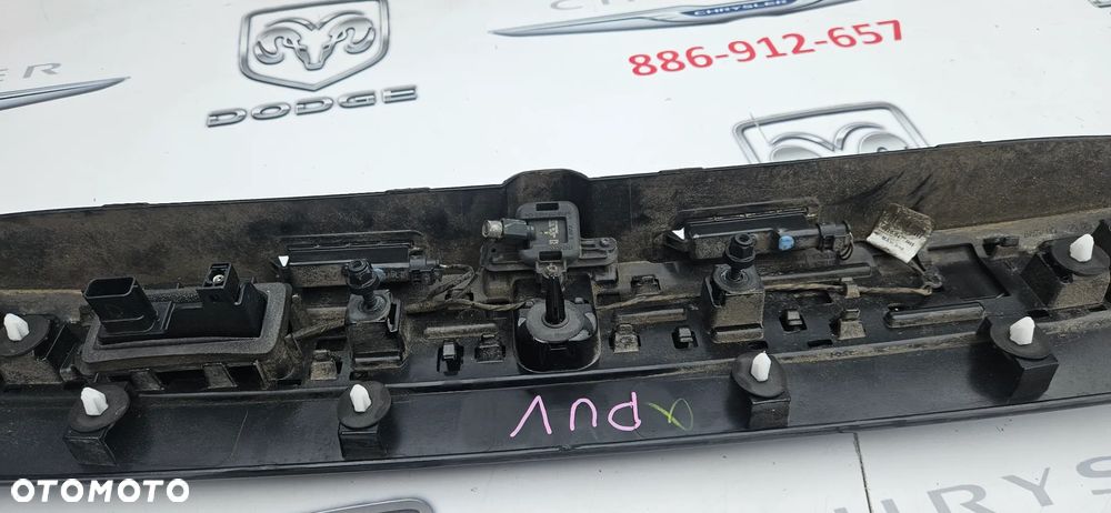 Chrysler Pacifica 2016- Blenda klapy bagażnika Listwa klapy Kamera cofania KOLOR  PUV - 10