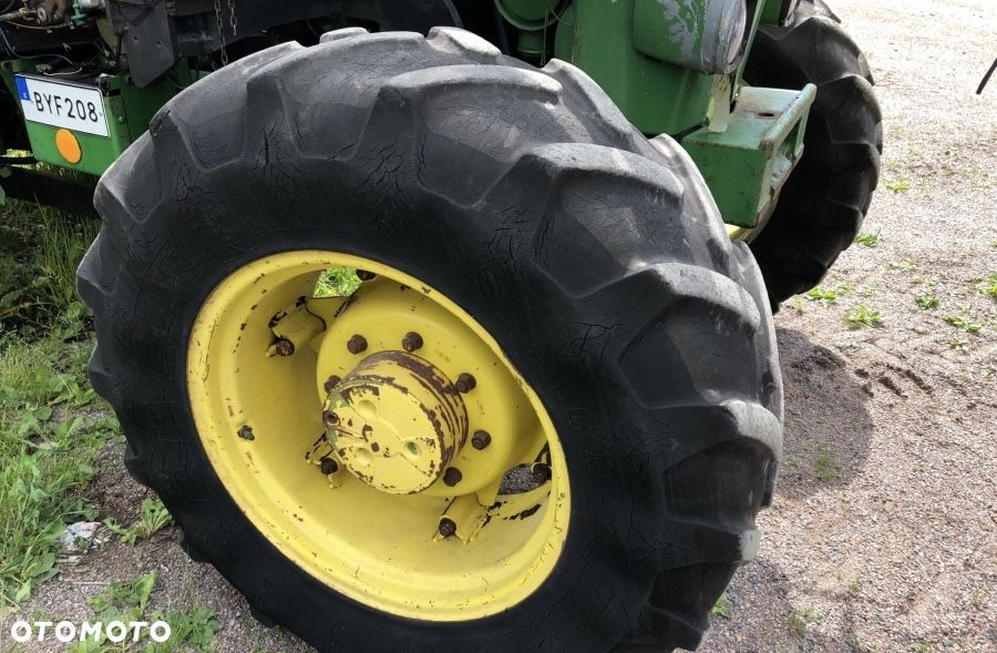 John Deere 2040 - 11