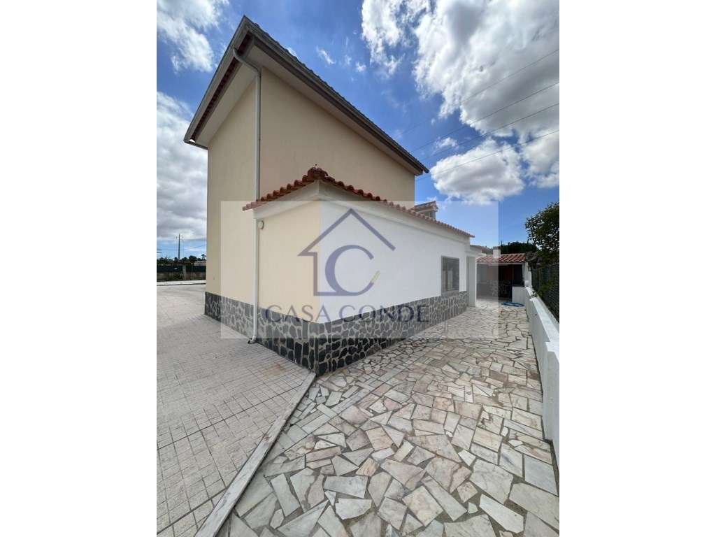 Moradia Isolada T4 com Piscina e Lote de 1.960 m² - Courelas da Brava - Grande imagem: 4/36