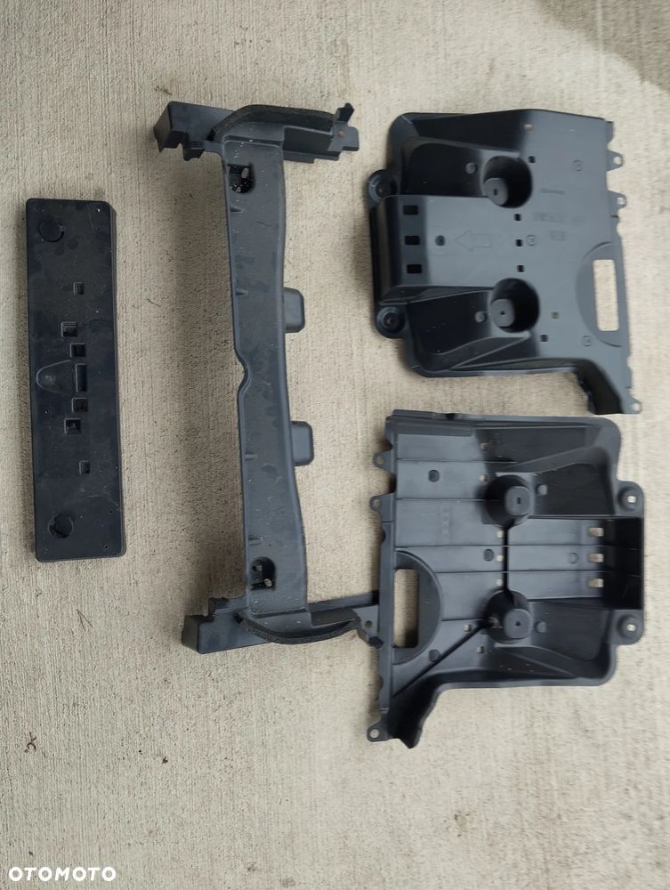 Grill Mazda CX3 Mazda 2 2015 - części - 21