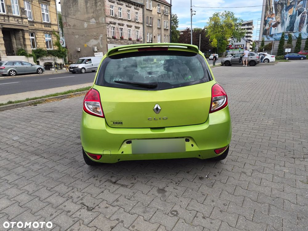 Renault Clio 1.2 16V Alize - 13