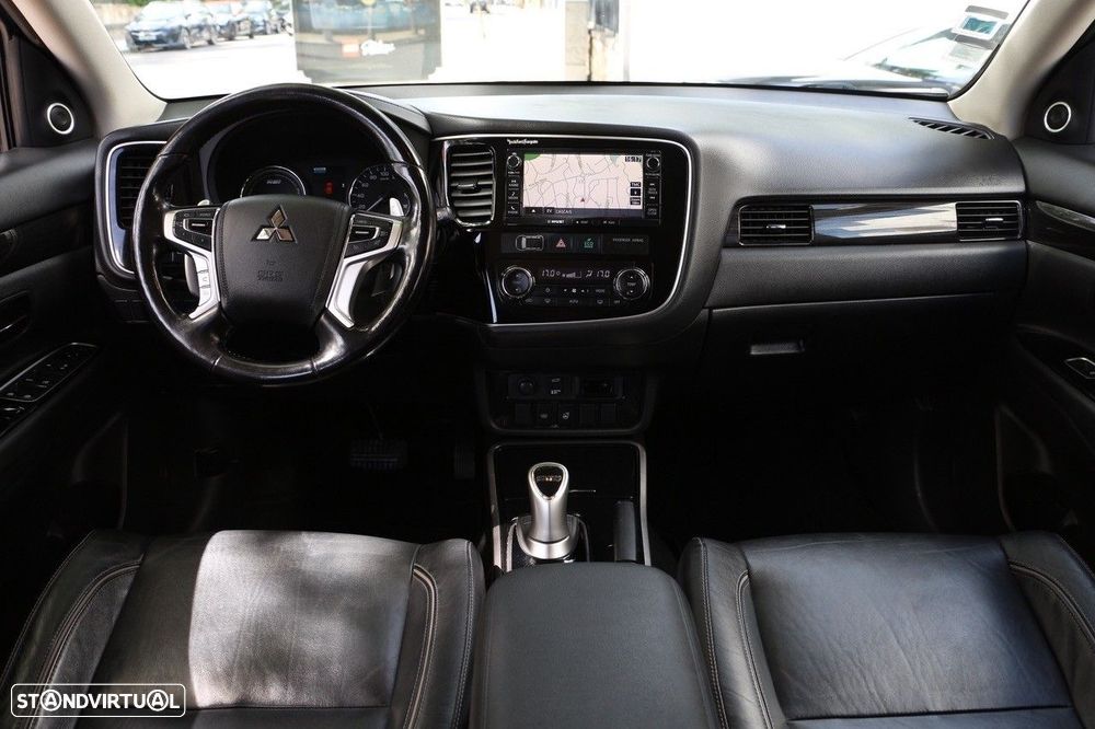 Mitsubishi Outlander 2.0 MIVEC Instyle Navi+ - 16