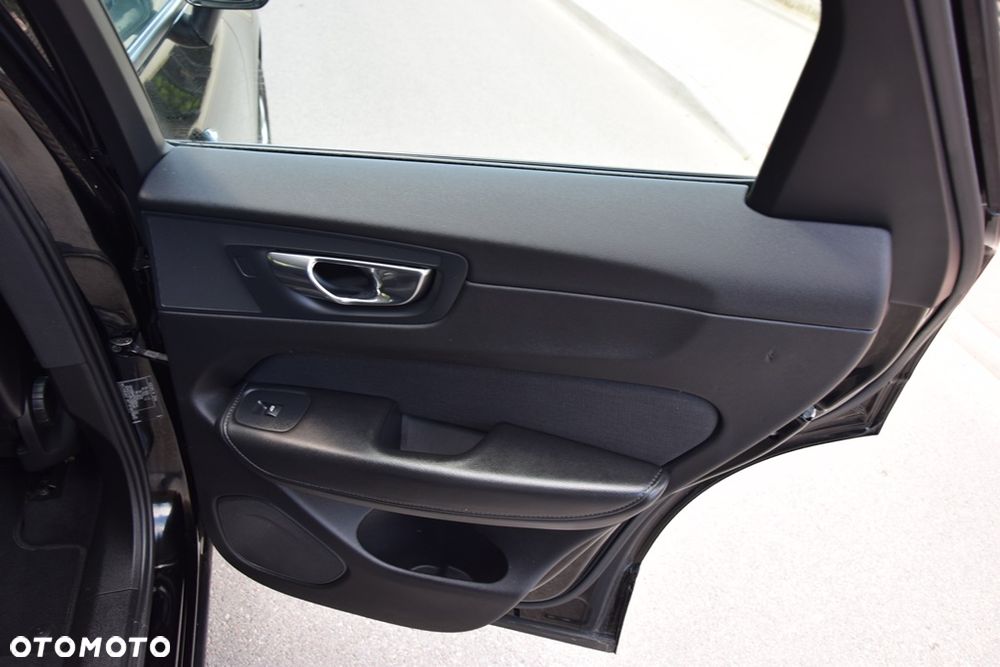 Volvo XC 60 B4 D AWD Geartronic Inscription - 36