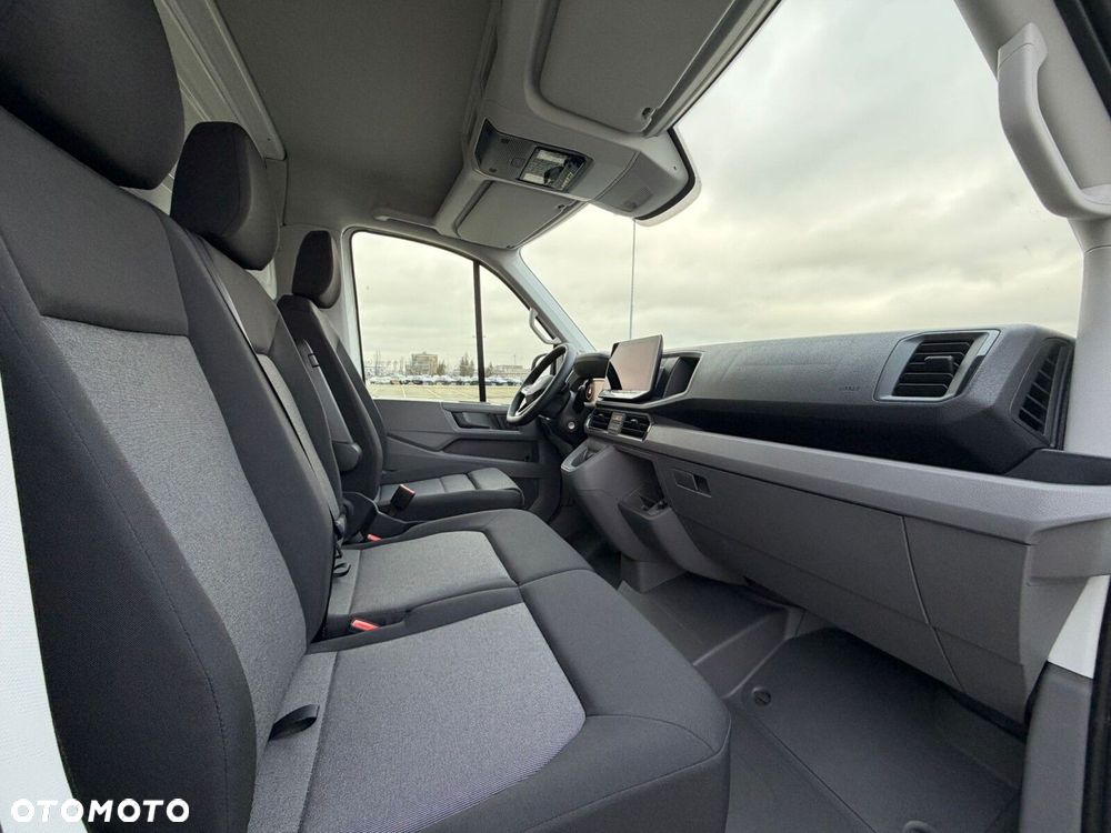 Volkswagen Crafter Crafter 35 Podwozie z pojedynczą kabiną silnik: 2,0 l EURO VI SCR 163 KM / skrzynia biegów: Przedni napęd automatyczna 8-biegowa rozstaw osi: 4490 mm - 19