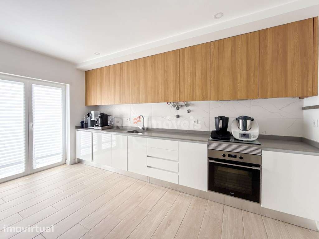 Apartamento T3 Semi-Novo, c/ Garagem - em Constância - Grande imagem: 2/43