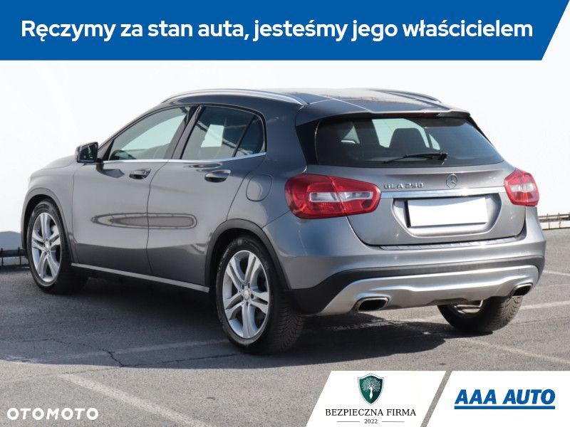 Mercedes-Benz GLA - 6