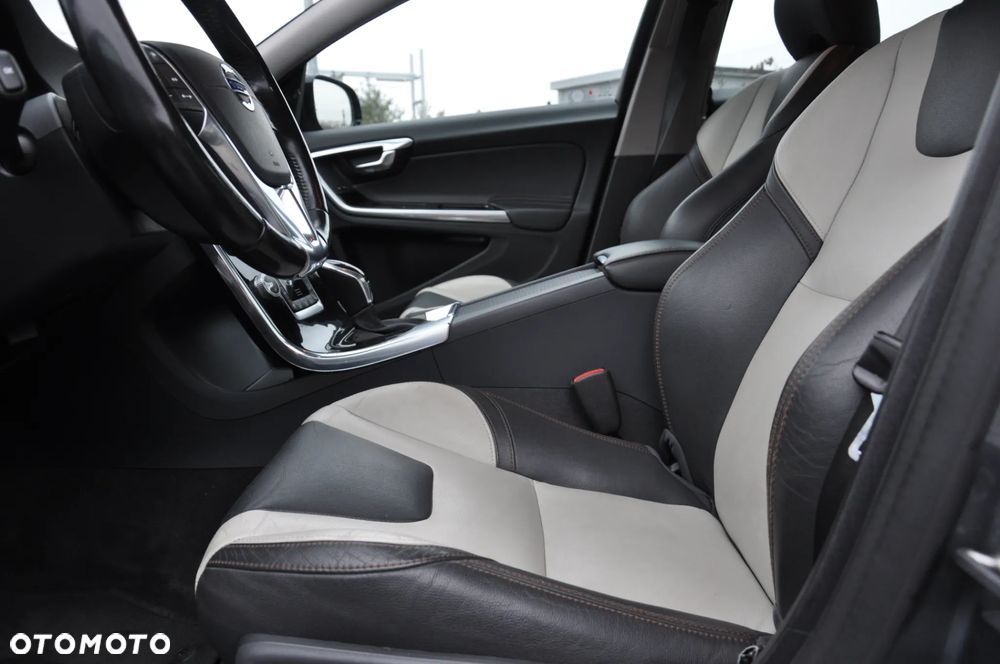 Volvo S60 T5 AWD Summum - 24