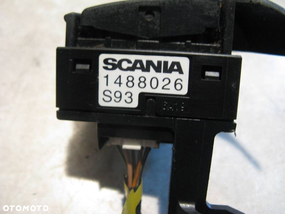 # SCANIA R 420 R 500 PRZEŁĄCZNIK PRZYCISK KIEROWNICY 1488026 - 2