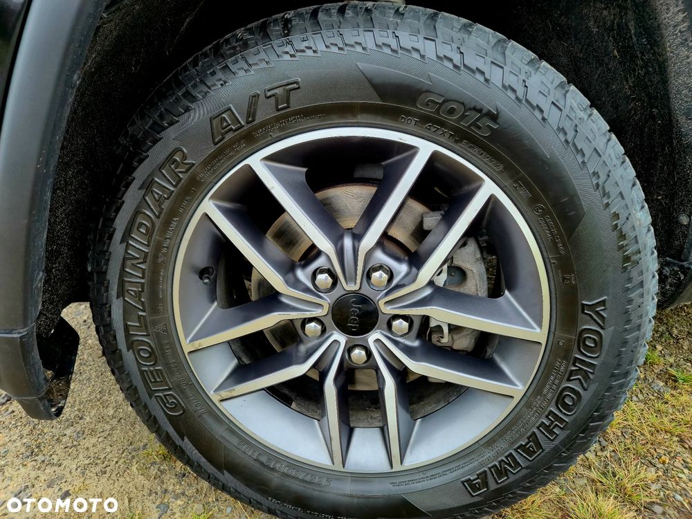 Jeep Grand Cherokee - 12