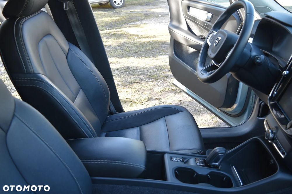 Volvo XC 40 T5 AWD Geartronic Momentum Pro - 22