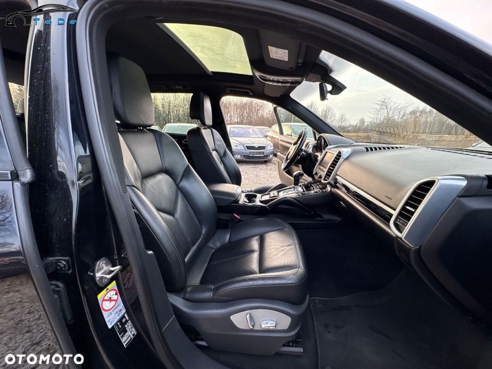 Porsche Cayenne Diesel Platinum Edition - 36